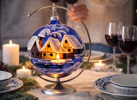 stor blå julekugle lanterne i glas